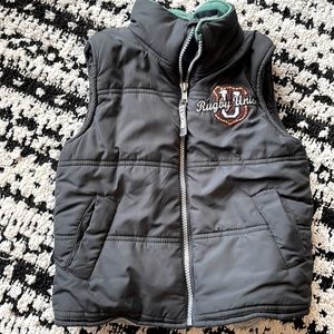 Sleeveless zip up puffer jacket
